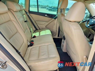 Zdjęcie 10 z 12 samochodu: 2010 VOLKSWAGEN TIGUAN S VIN:WVGAV7AX0AW520963 - miniatura