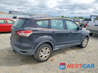 Trzecie zdjęcie samochodu z tyłu: 2013 FORD ESCAPE S VIN:1FMCU0F7XDUC21217 - miniatura