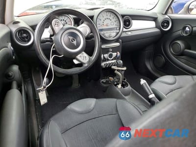 Zdjęcie 8 z 12 samochodu: 2007 MINI COOPER VIN:WMWMF33567TT56502 - miniatura