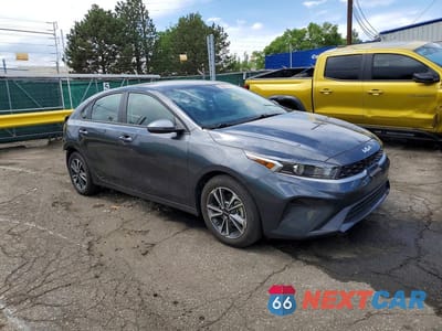 Czwarte zdjęcie samochodu z boku: 2024 KIA FORTE LX, LXS VIN:3KPF24AD5RE811455 - miniatura
