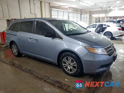 Czwarte zdjęcie samochodu z boku: 2013 HONDA ODYSSEY EXL VIN:5FNRL5H6XDB014838 - miniatura
