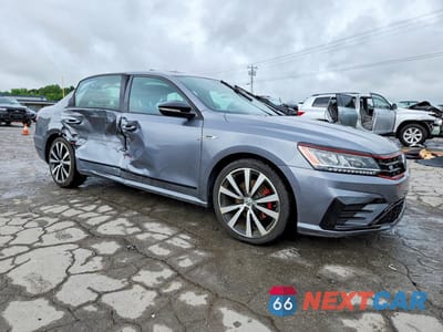 Czwarte zdjęcie samochodu z boku: 2018 VOLKSWAGEN PASSAT GT VIN:1VWJM7A30JC038741 - miniatura