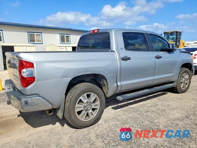 Trzecie zdjęcie samochodu z tyłu: 2016 TOYOTA TUNDRA CREWMAX SR5 VIN:5TFEM5F10GX108692 - miniatura