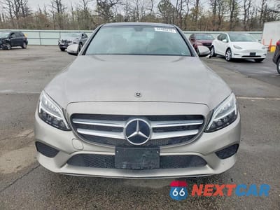 Piąte zdjęcie samochodu w środku: 2019 MERCEDES-BENZ C 300 4MATIC VIN:55SWF8EB0KU318429 - miniatura