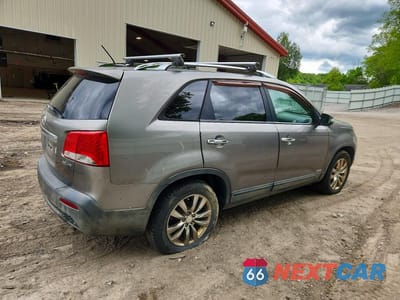 Trzecie zdjęcie samochodu z tyłu: 2011 KIA SORENTO EX VIN:5XYKUDA27BG148146 - miniatura