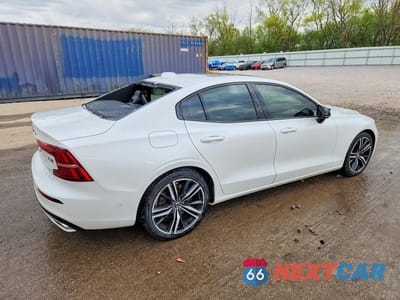 Trzecie zdjęcie samochodu z tyłu: 2019 VOLVO S60 T8 R-DESIGN VIN:7JRBR0FM2KG014177 - miniatura