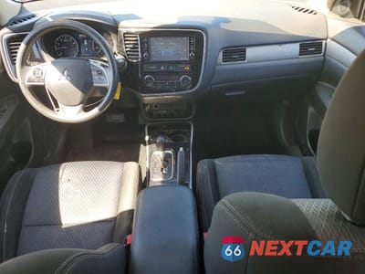 Zdjęcie 8 z 13 samochodu: 2018 MITSUBISHI OUTLANDER SE VIN:JA4AZ3A30JJ005550 - miniatura