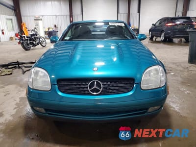 Piąte zdjęcie samochodu w środku: 1998 MERCEDES-BENZ SLK 230 KOMPRESSOR VIN:WDBKK47F1WF059650 - miniatura