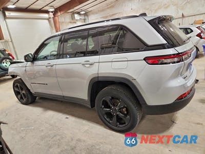 Drugie zdjęcie samochodu z przodu: 2023 JEEP GRAND CHEROKEE LIMITED VIN:1C4RJHBG9PC658924 - miniatura