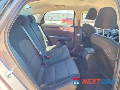 Zdjęcie 10 z 12 samochodu: 2023 KIA FORTE LXS VIN:3KPF24AD1PE506306 - miniatura