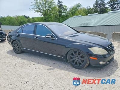 Czwarte zdjęcie samochodu z boku: 2008 MERCEDES-BENZ S 550 4MATIC VIN:WDDNG86X38A192692 - miniatura