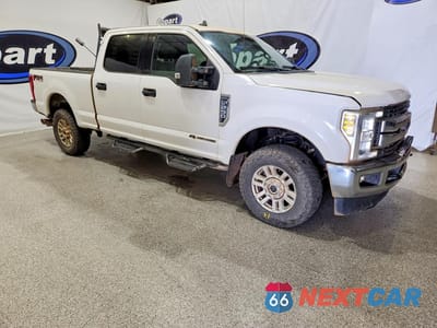 Czwarte zdjęcie samochodu z boku: 2019 FORD F250 SUPER DUTY VIN:1FT7W2BT5KEF05537 - miniatura