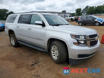 Czwarte zdjęcie samochodu z boku: 2018 CHEVROLET SUBURBAN C1500 LT VIN:1GNSCHKC0JR343336 - miniatura