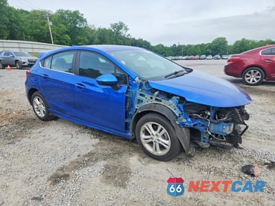 Czwarte zdjęcie samochodu z boku: 2018 CHEVROLET CRUZE LT VIN:3G1BE6SM4JS652197 - miniatura