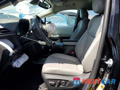 Zdjęcie 7 z 13 samochodu: 2026 TOYOTA SIENNA XLE 8-PASSENGER VIN:5TDYRKEC1TS294176 - miniatura