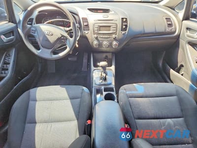 Zdjęcie 8 z 12 samochodu: 2017 KIA FORTE LX VIN:3KPFK4A70HE022008 - miniatura