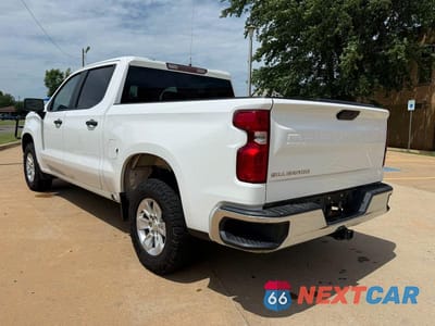 Trzecie zdjęcie samochodu z tyłu: 2021 CHEVROLET SILVERADO K1500 VIN:3GCUYAEF0MG242818 - miniatura