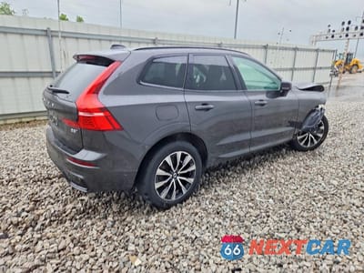 Trzecie zdjęcie samochodu z tyłu: 2024 VOLVO XC60 PLUS VIN:YV4L12RL3R1774993 - miniatura