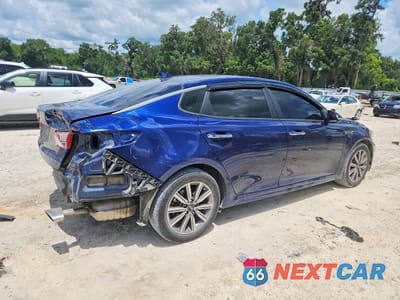 Trzecie zdjęcie samochodu z tyłu: 2019 KIA OPTIMA LX VIN:5XXGT4L3XKG369484 - miniatura