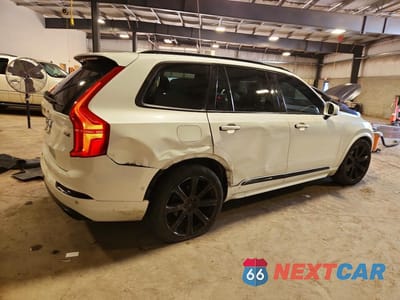 Trzecie zdjęcie samochodu z tyłu: 2017 VOLVO XC90 T6 VIN:YV4A22PL6H1181909 - miniatura