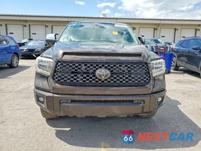 Piąte zdjęcie samochodu w środku: 2018 TOYOTA TUNDRA PLATINUM VIN:5TFAW5F1XJX710645 - miniatura
