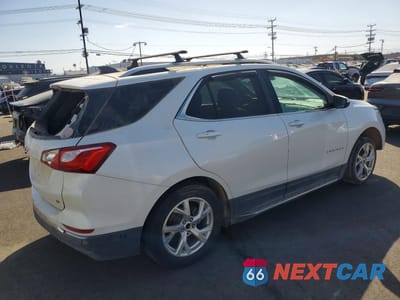 Trzecie zdjęcie samochodu z tyłu: 2018 CHEVROLET EQUINOX LT VIN:2GNAXKEX1J6315410 - miniatura