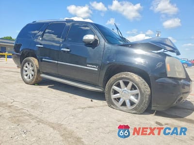 Czwarte zdjęcie samochodu z boku: 2010 GMC YUKON DENALI VIN:1GKUCEEF4AR263984 - miniatura