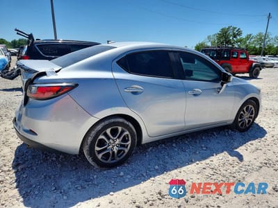 Trzecie zdjęcie samochodu z tyłu: 2019 TOYOTA YARIS XLE VIN:3MYDLBYV6KY509055 - miniatura