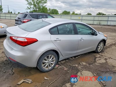 Trzecie zdjęcie samochodu z tyłu: 2014 KIA FORTE LX VIN:KNAFX4A66E5063322 - miniatura