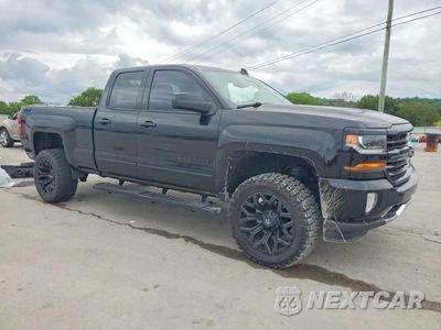 Czwarte zdjęcie samochodu z boku: 2017 CHEVROLET SILVERADO K1500 LT VIN:1GCVKREC1HZ330440 - miniatura