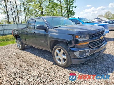 Czwarte zdjęcie samochodu z boku: 2018 CHEVROLET SILVERADO K1500 CUSTOM VIN:1GCVKPEH6JZ239122 - miniatura