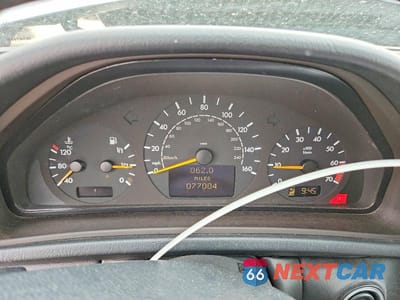 Zdjęcie 9 z 12 samochodu: 2001 MERCEDES-BENZ CLK 320 VIN:WDBLK65G31T091764 - miniatura