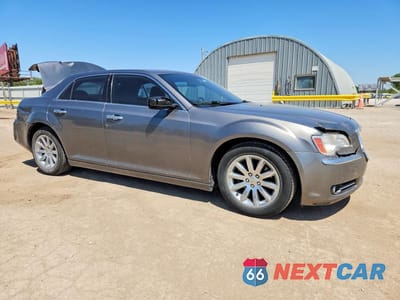 Czwarte zdjęcie samochodu z boku: 2012 CHRYSLER 300 LIMITED VIN:2C3CCACG8CH308363 - miniatura