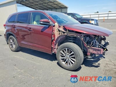 Czwarte zdjęcie samochodu z boku: 2018 TOYOTA HIGHLANDER XLE VIN:5TDJZRFH3JS879116 - miniatura