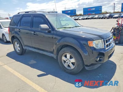 Czwarte zdjęcie samochodu z boku: 2012 FORD ESCAPE XLT VIN:1FMCU0D79CKA94831 - miniatura