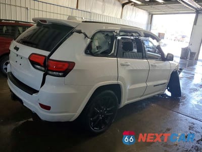 Trzecie zdjęcie samochodu z tyłu: 2022 JEEP GRAND CHEROKEE LAREDO E VIN:1C4RJFAG6NC114190 - miniatura
