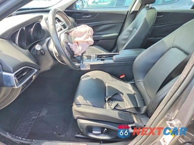 Zdjęcie 7 z 12 samochodu: 2019 JAGUAR XE PREMIUM VIN:SAJAJ4FX9KCP46768 - miniatura