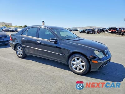 Czwarte zdjęcie samochodu z boku: 2001 MERCEDES-BENZ C 320 VIN:WDBRF64JX1F030602 - miniatura