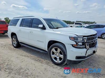 Czwarte zdjęcie samochodu z boku: 2020 CHEVROLET SUBURBAN C1500 LT VIN:1GNSCHKCXLR124032 - miniatura