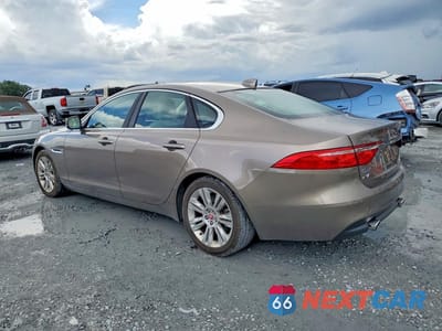Drugie zdjęcie samochodu z przodu: 2017 JAGUAR XF PRESTIGE VIN:SAJBK4BV0HCY26717 - miniatura