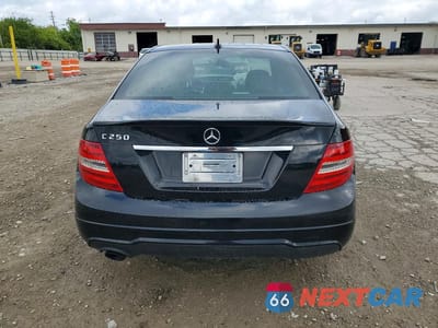 Zdjęcie 6 z 12 samochodu: 2013 MERCEDES-BENZ C 250 VIN:WDDGF4HBXDF973776 - miniatura