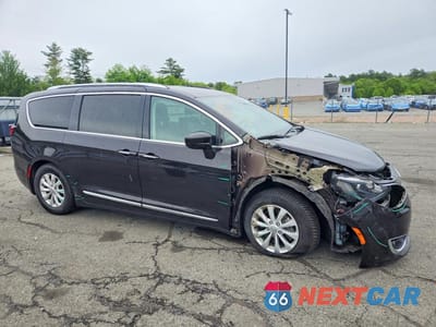 Czwarte zdjęcie samochodu z boku: 2018 CHRYSLER PACIFICA TOURING L VIN:2C4RC1BG8JR124149 - miniatura
