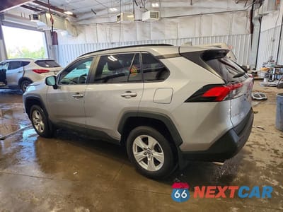 Drugie zdjęcie samochodu z przodu: 2021 TOYOTA RAV4 XLE VIN:2T3P1RFV1MC224061 - miniatura
