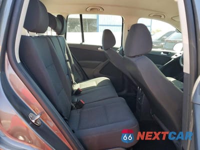 Zdjęcie 10 z 12 samochodu: 2012 VOLKSWAGEN TIGUAN S VIN:WVGAV7AX7CW004750 - miniatura