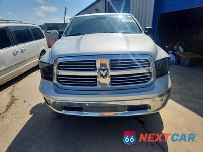 Piąte zdjęcie samochodu w środku: 2016 RAM 1500 SLT VIN:1C6RR6LT0GS128136 - miniatura