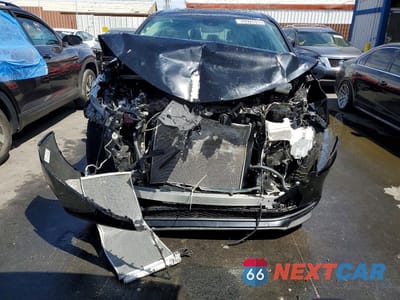 Piąte zdjęcie samochodu w środku: 2026 TOYOTA SIENNA XLE 8-PASSENGER VIN:5TDYRKEC1TS294176 - miniatura