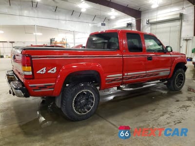 Trzecie zdjęcie samochodu z tyłu: 2002 GMC NEW SIERRA K1500 VIN:2GTEK19T221235333 - miniatura