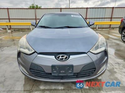 Piąte zdjęcie samochodu w środku: 2017 HYUNDAI VELOSTER BASE VIN:KMHTC6AD6HU305091 - miniatura