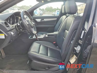 Zdjęcie 7 z 12 samochodu: 2013 MERCEDES-BENZ C 250 VIN:WDDGF4HB4DA837656 - miniatura