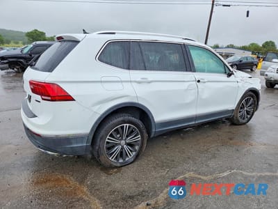 Trzecie zdjęcie samochodu z tyłu: 2019 VOLKSWAGEN TIGUAN SE VIN:3VV2B7AX5KM086673 - miniatura